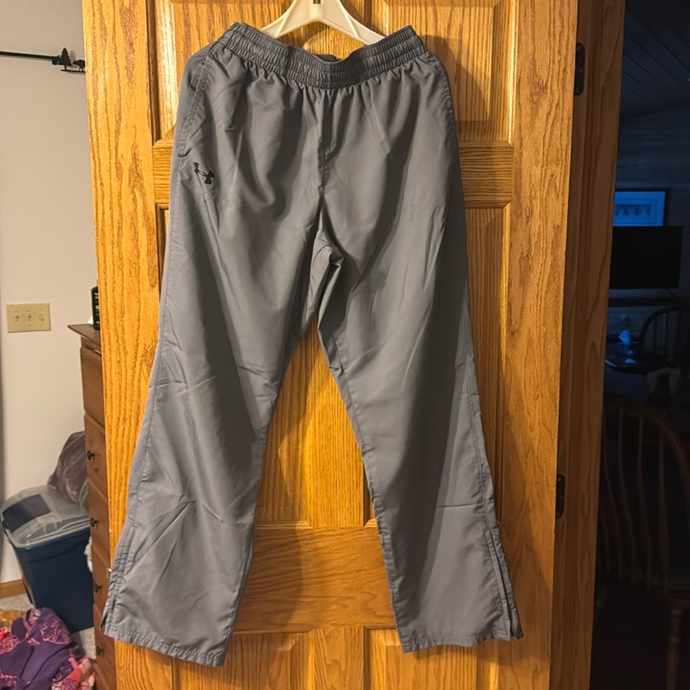 Under Armour Sweatpants
Grey
Medium